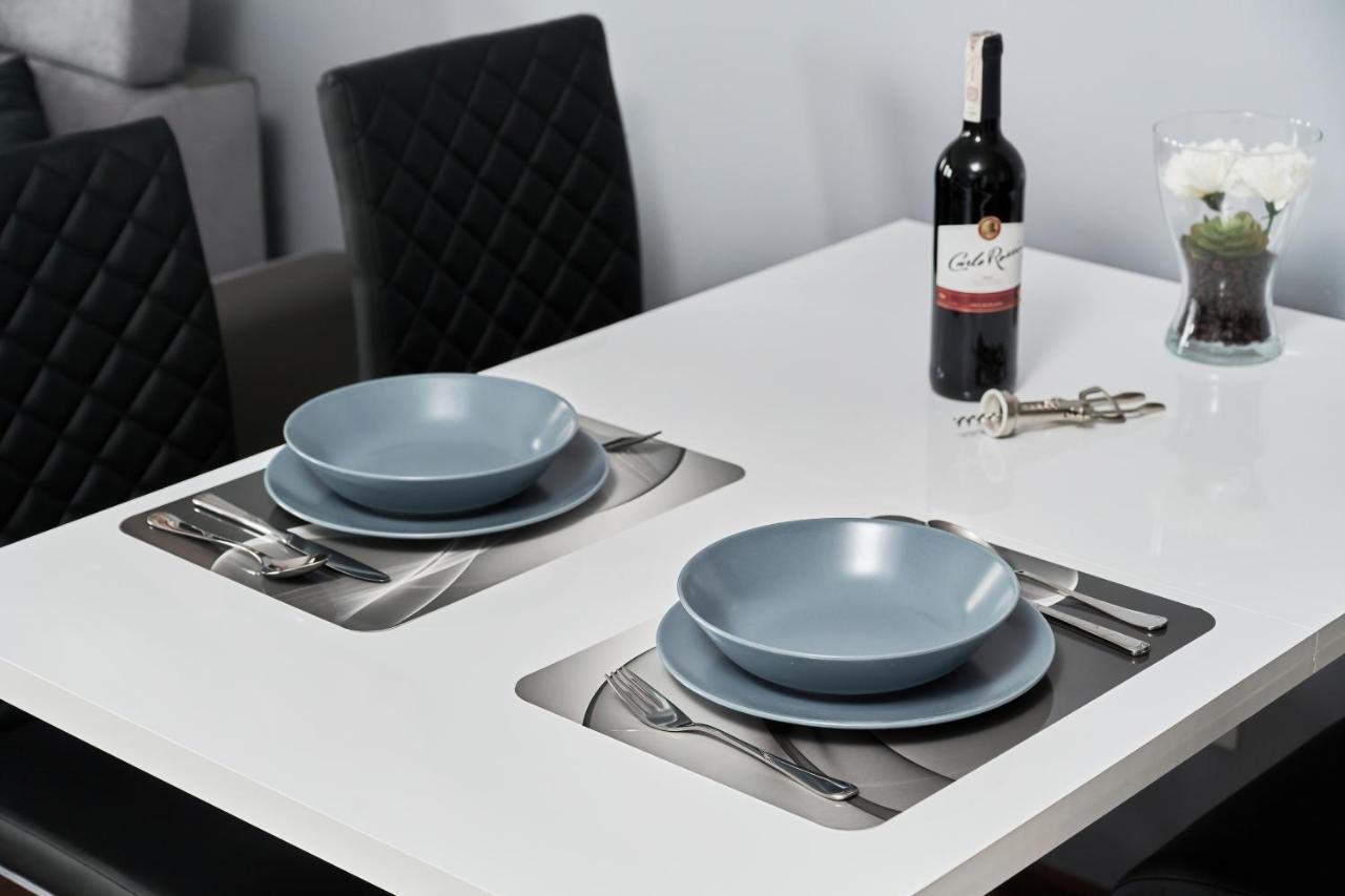 Apartments Wroclaw Jana Pawla II With Free Parking Wroclaw By Noclegi Renters Luaran gambar